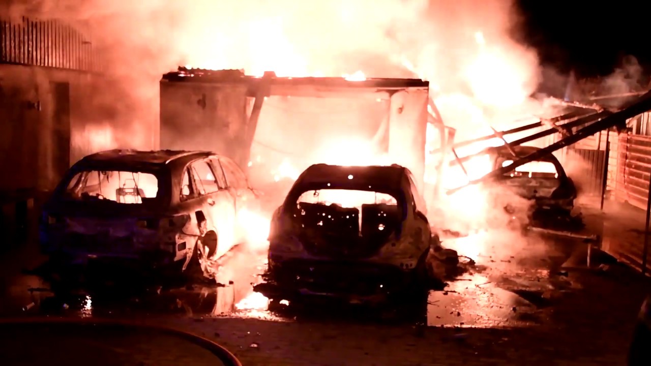 Brand i villagarage och villa utanför Vellinge