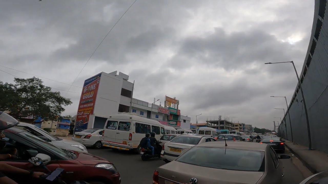 Morning traffic at Bangalore City during Office time Vlog | Bangalore traffic me fas gya