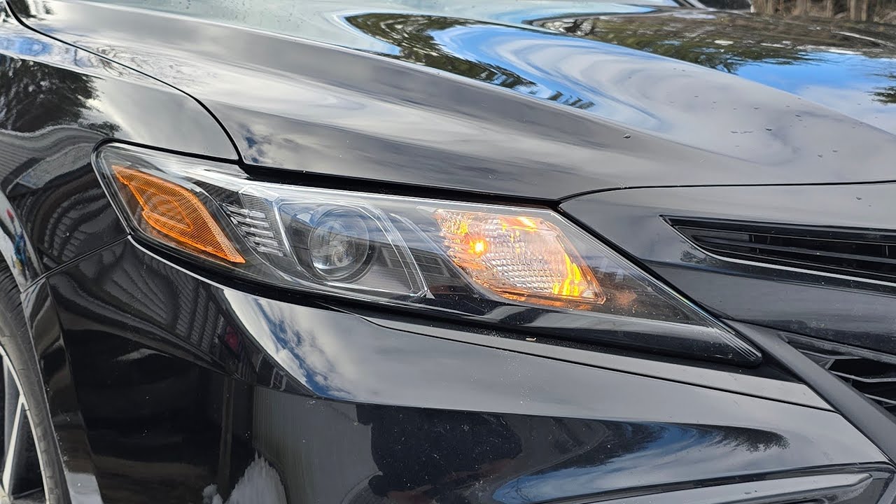 Замена лампы указателя поворота на Toyota Camry 2018 - 2024