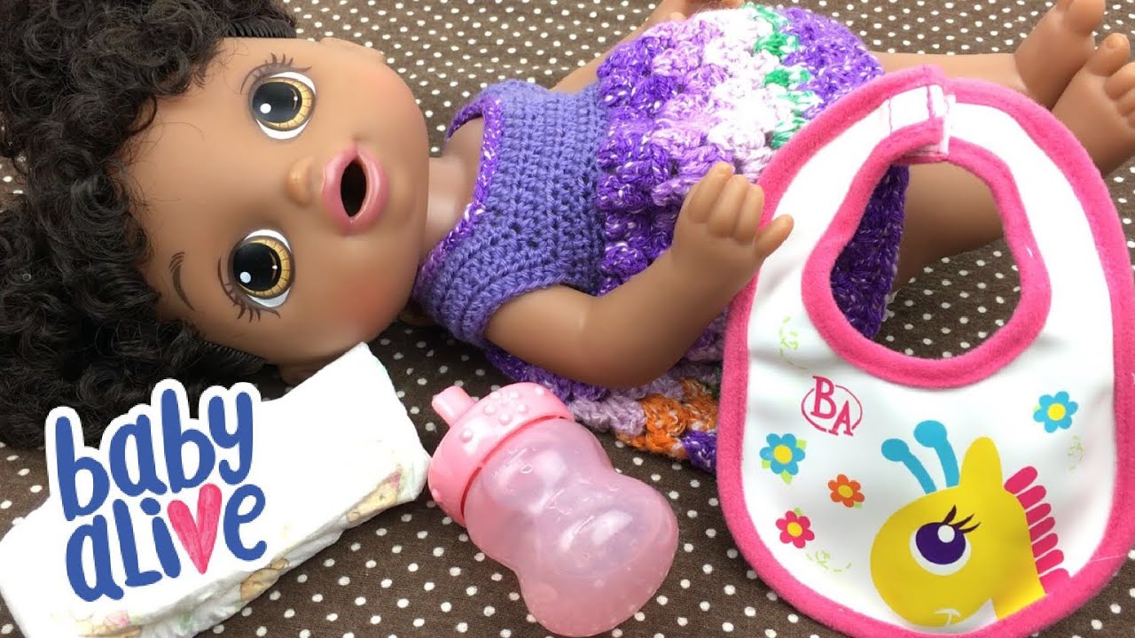 Baby Alive Sweet Spoonfuls Baby Doll Gets a Night Time Bottle and a Change