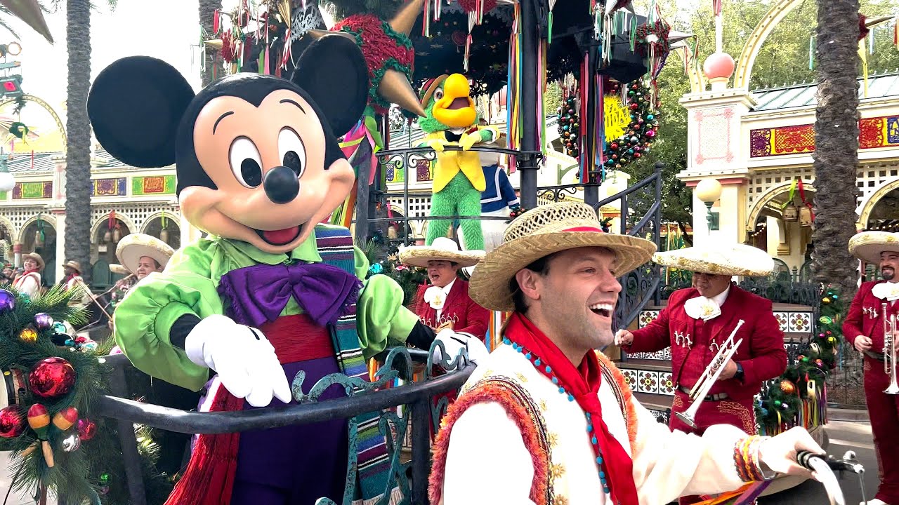 Viva Navidad! in 4K at Disneyland California Adventure Parade