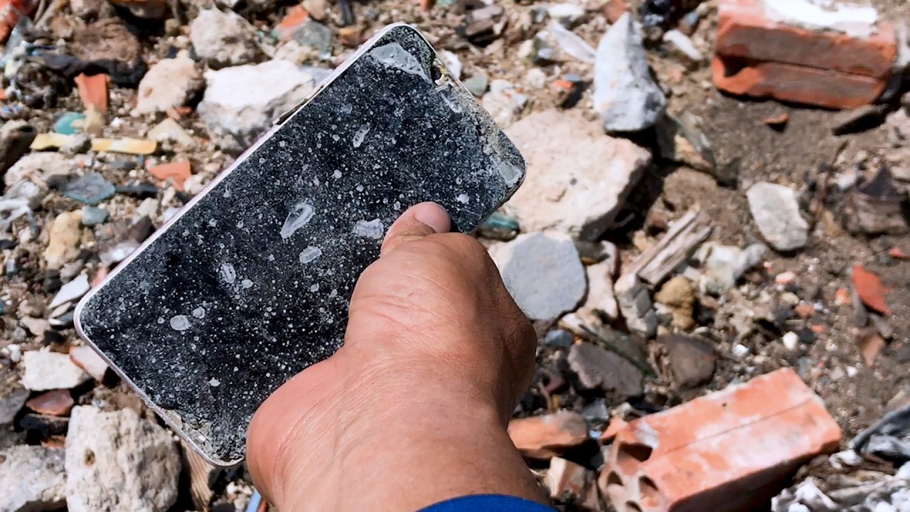 Wow😍Today I was very lucky to find a phone in a piece of concrete  How To Restore Cracked Oppo A83