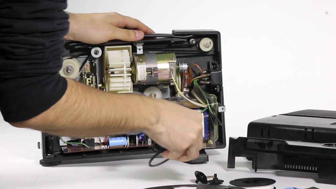 De lado a lado (desmontaje de un proyector de Súper 8)