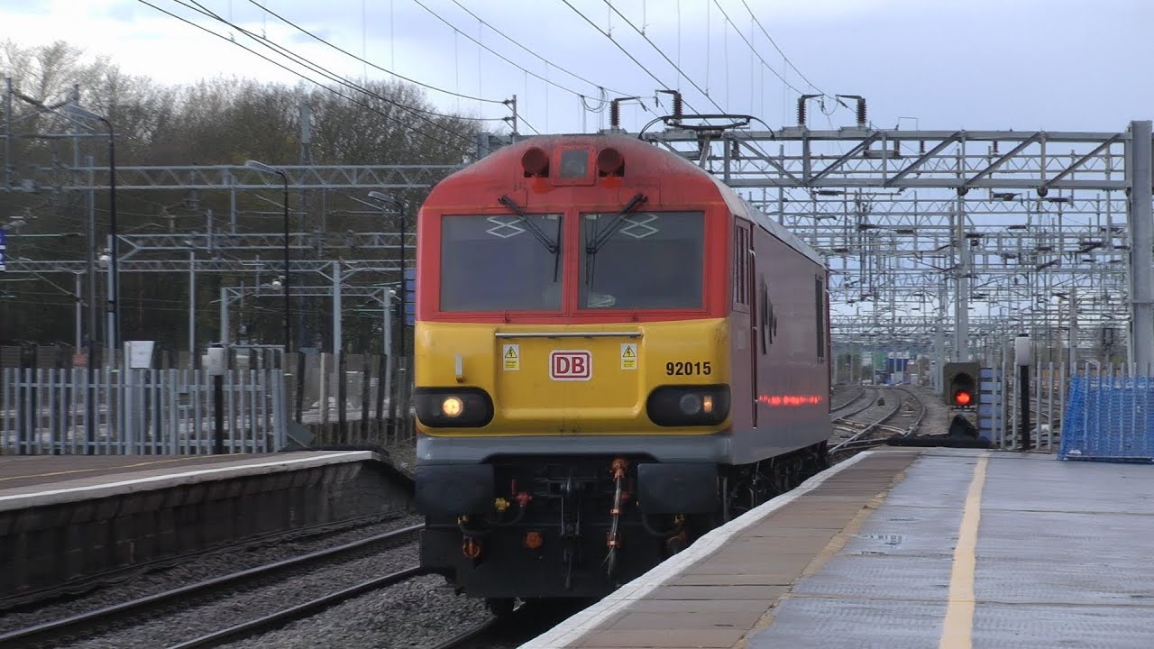 Bletchley Station With Kay & Brian - West Coast Mainline Freights & Passenger Trains