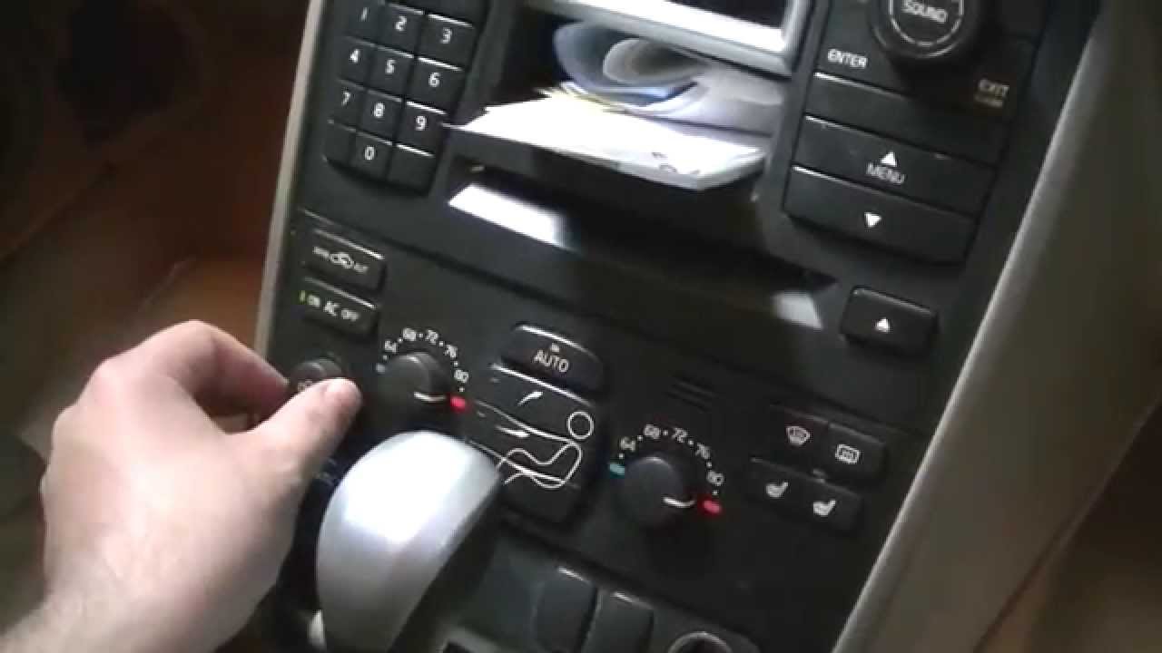 Замена электродвигателя и резистора вентилятора Volvo XC90 2004 года