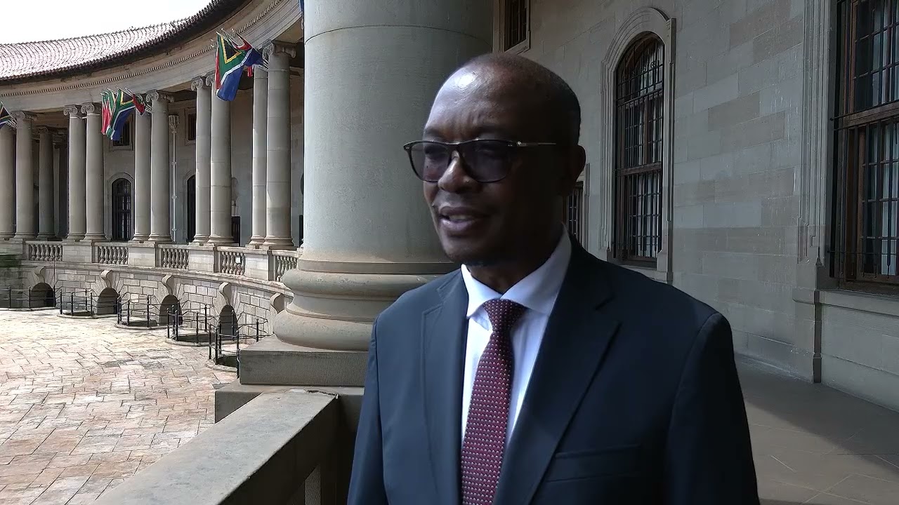 Minister Parks Tau: 