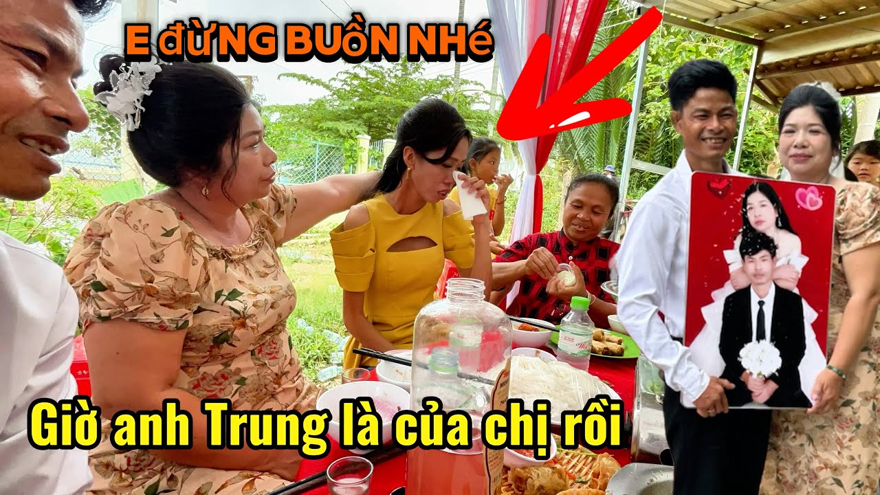 Anh Trung chị quý làm đám cưới Trinh đến chúc mừng mà hai hàng lệ rơi