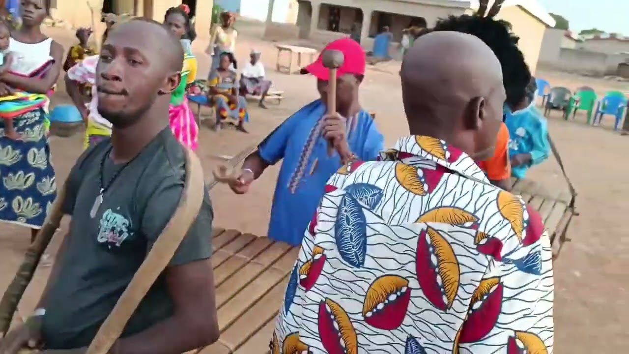 le tout champion du balafon Sitafa de Tiegana en démonstration