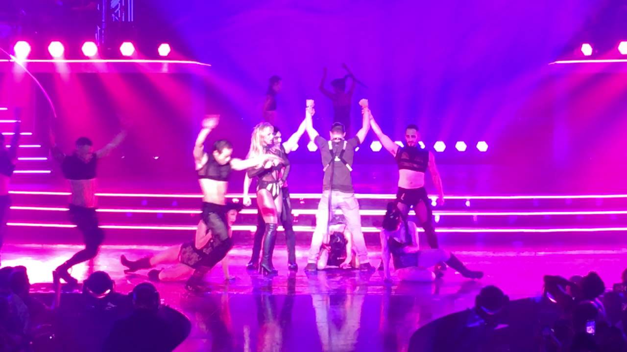 Britney Spears Colton Haynes Freakshow Vegas Front Row at Piece of Me August 17 2016 Full Hd