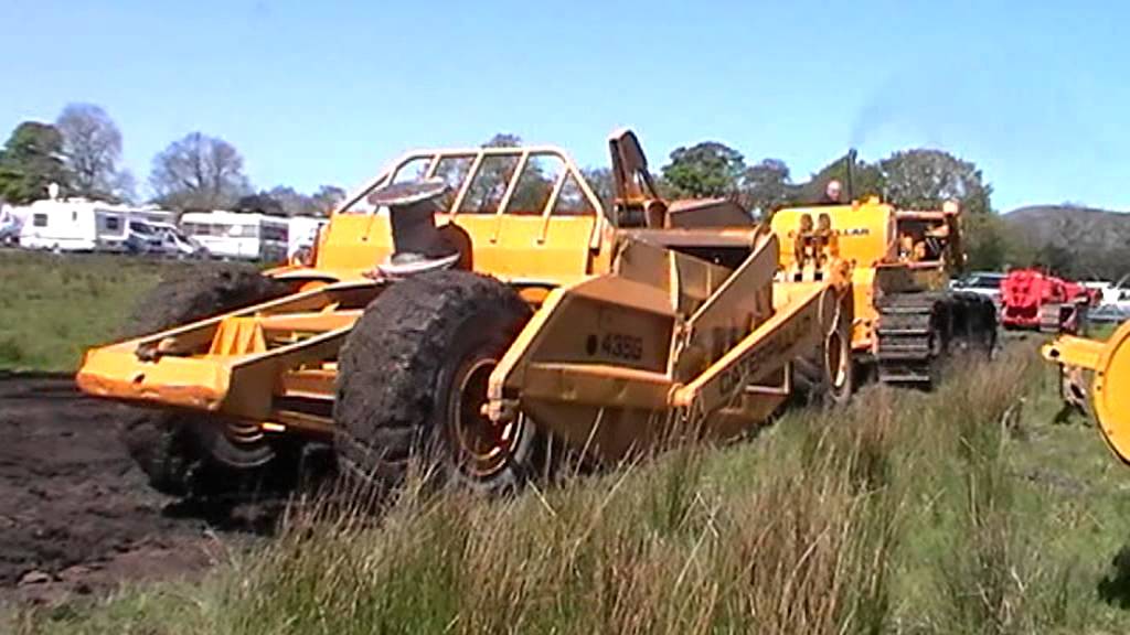 Caterpillar D8H & scraper box