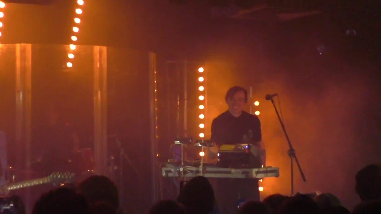 Dolphin - QT (Live)