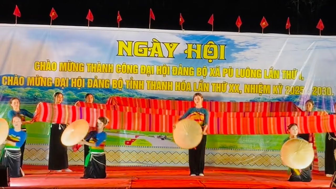 TIẾT MỤC ĐẶC SẮC NHẤT NGÀY HỘI ‘’VỀ TÂY BẮC CÙNG EM’’ CỦA PHỐ ĐOÀN
