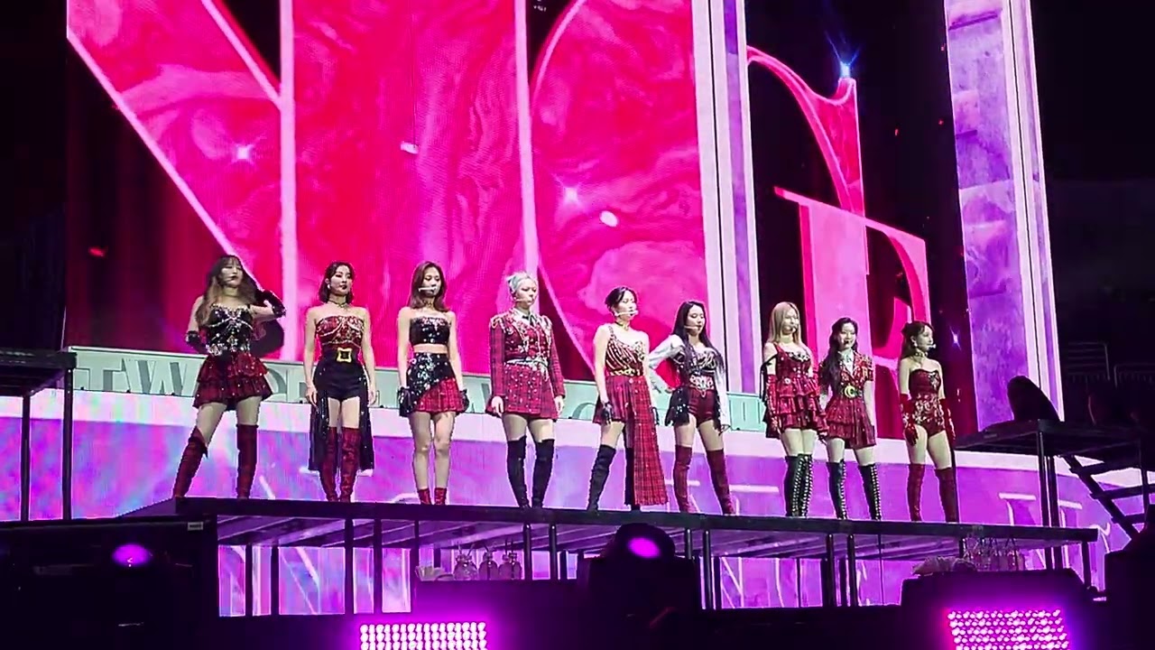 TWICE (트와이스) - The Feels - Twice III Tour New York Day 2 | 220227 [FANCAM]