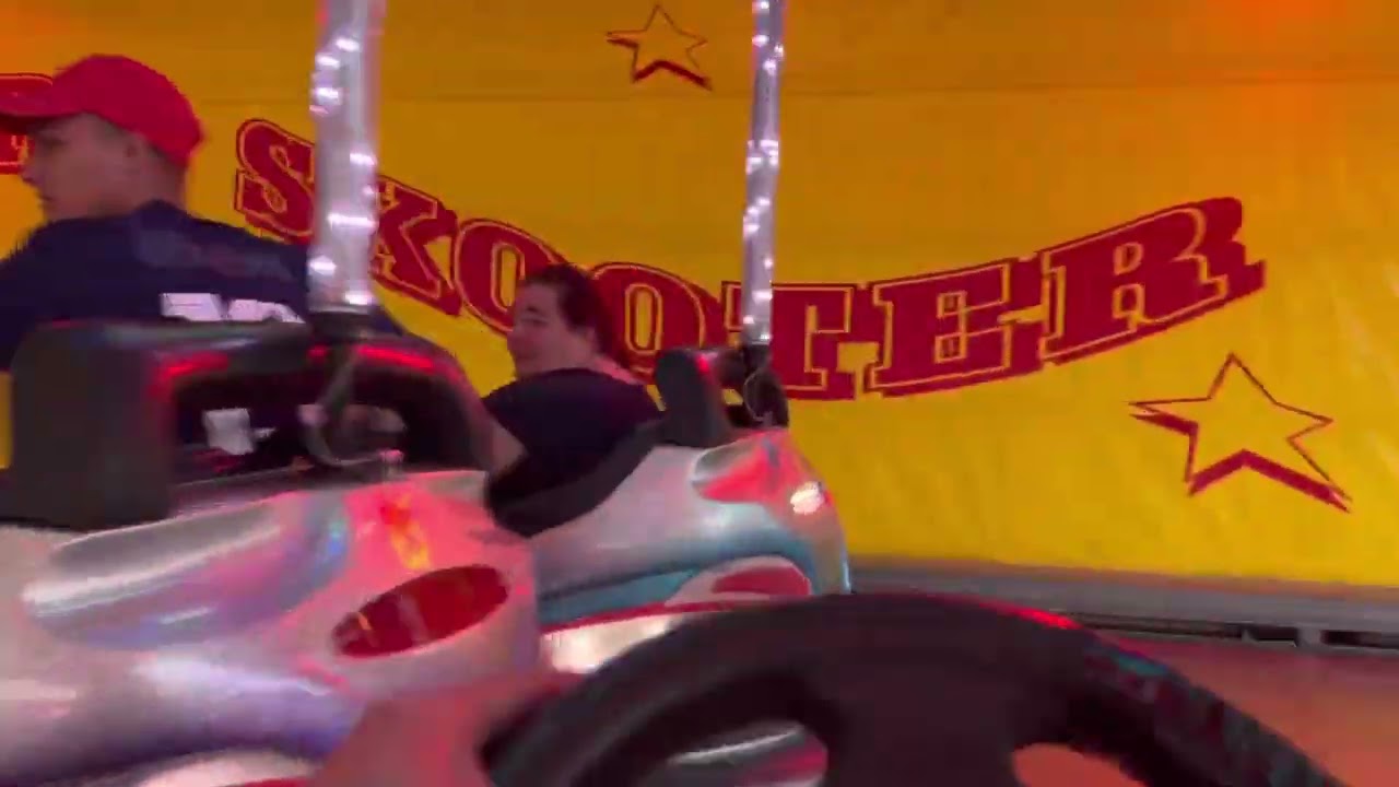 Manège auto skooter de la foire d’été de Colmar 2022