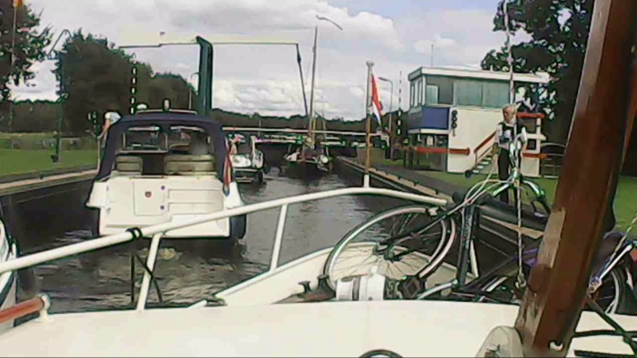 Varen in Friesland, Gedoe in de sluis