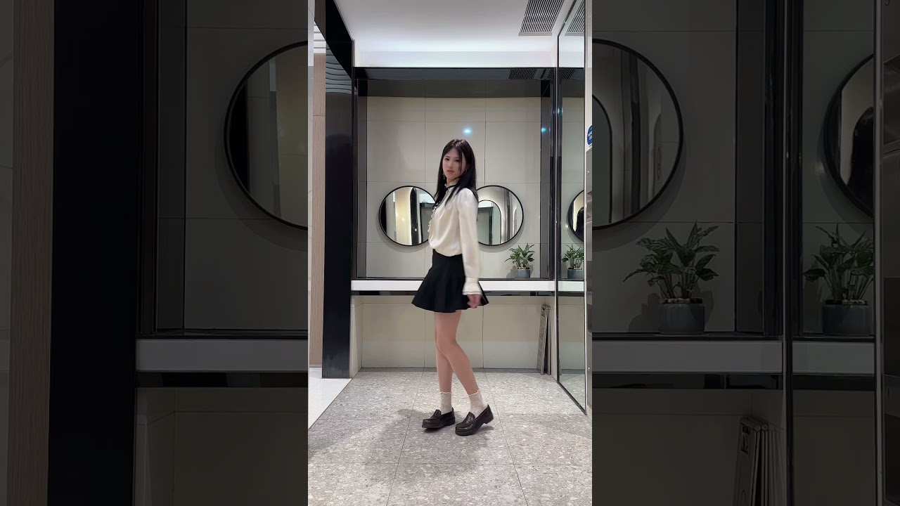 Cute trans untucked in public. #transwoman #mtf