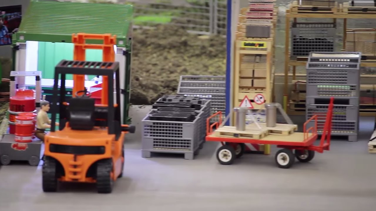 RC 1/16 trucks, forklift trucks, container terminal, excavators in Action - Intermodellbau