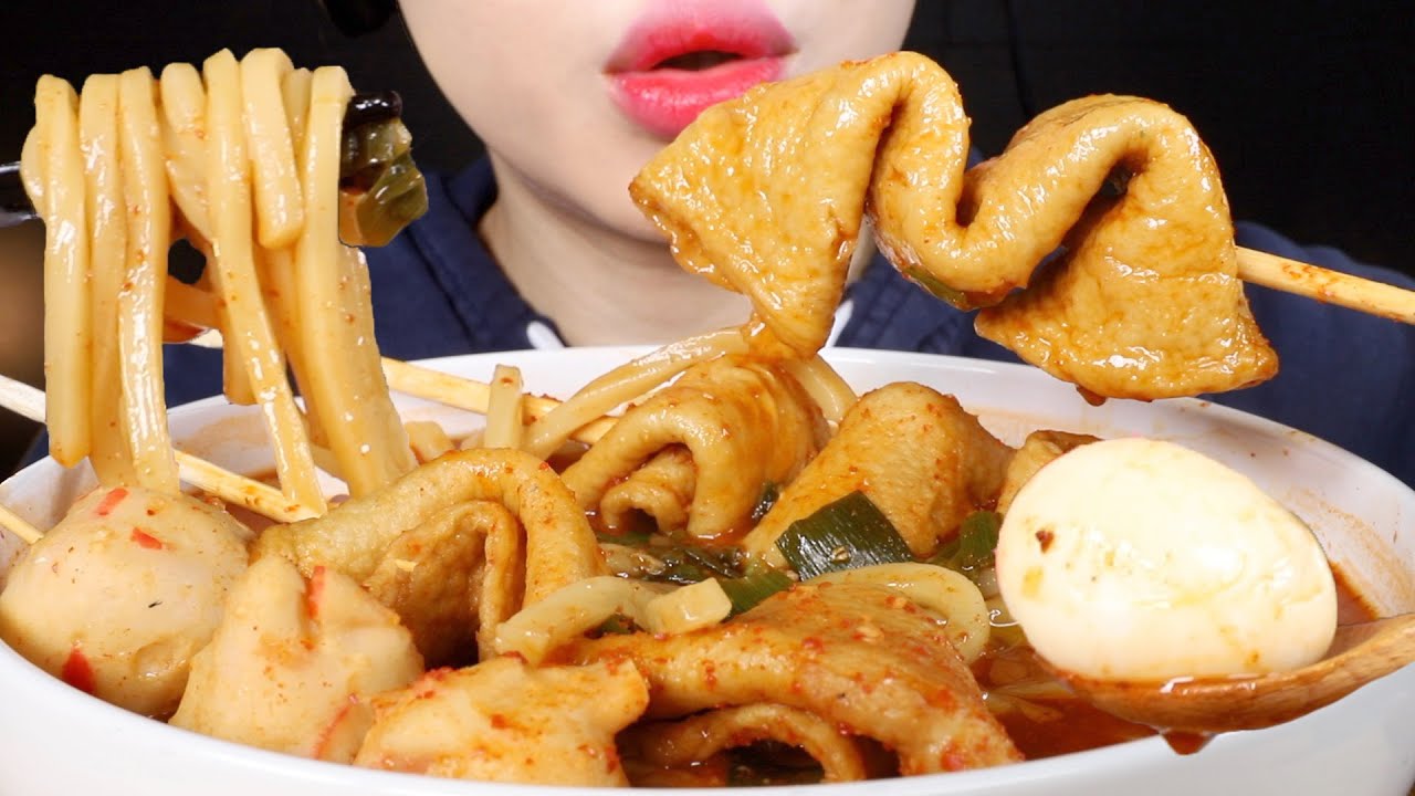 ASMR Spicy Fish Cakes with Udon Noodles and Soft-Boiled Egg Eating Sounds Mukbang