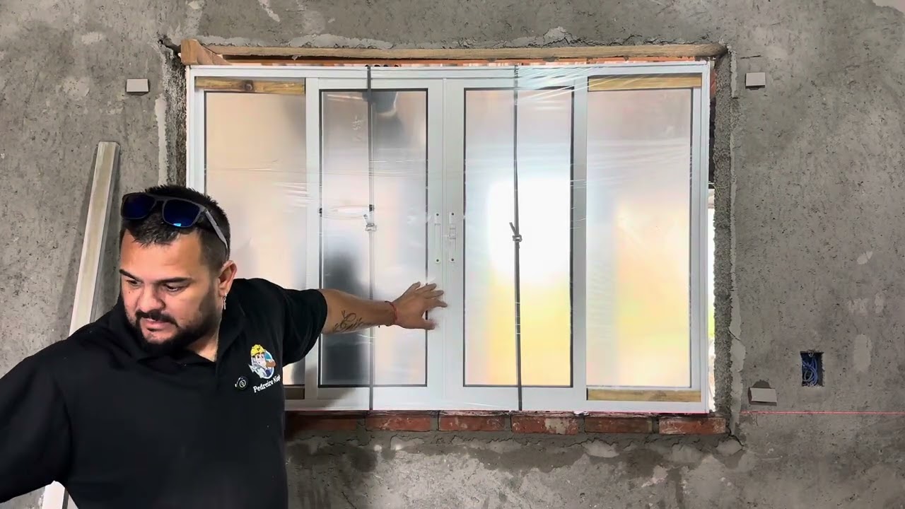 Como assentar janela de alumínio na parede da cozinha .