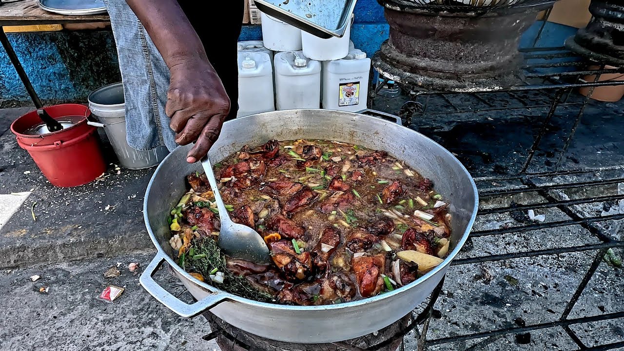 Amazing!! Homestyle Street CHICKEN MISTRESS!! Downtown Jamaica Street Food YOU MUST EAT!!