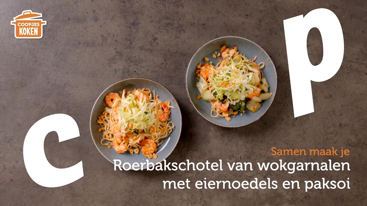 Roerbakschotel van wokgarnalen met eiernoedels en paksoi | Coopjeskoken | Coop