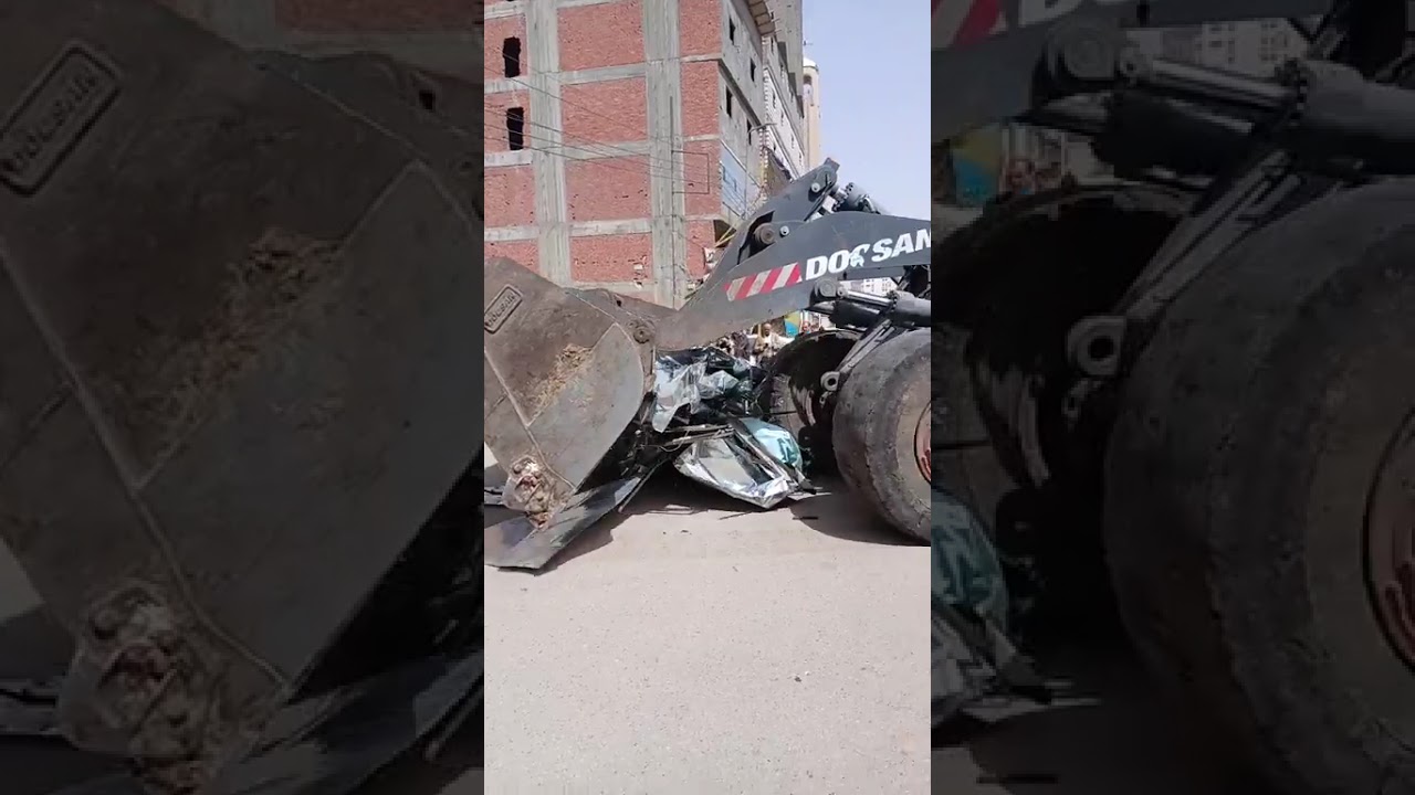 لحظة مأساوية في المحلة الكبرى سقوط لافتات إعلانية فجأة ينهي حياة شخص أمام المارة