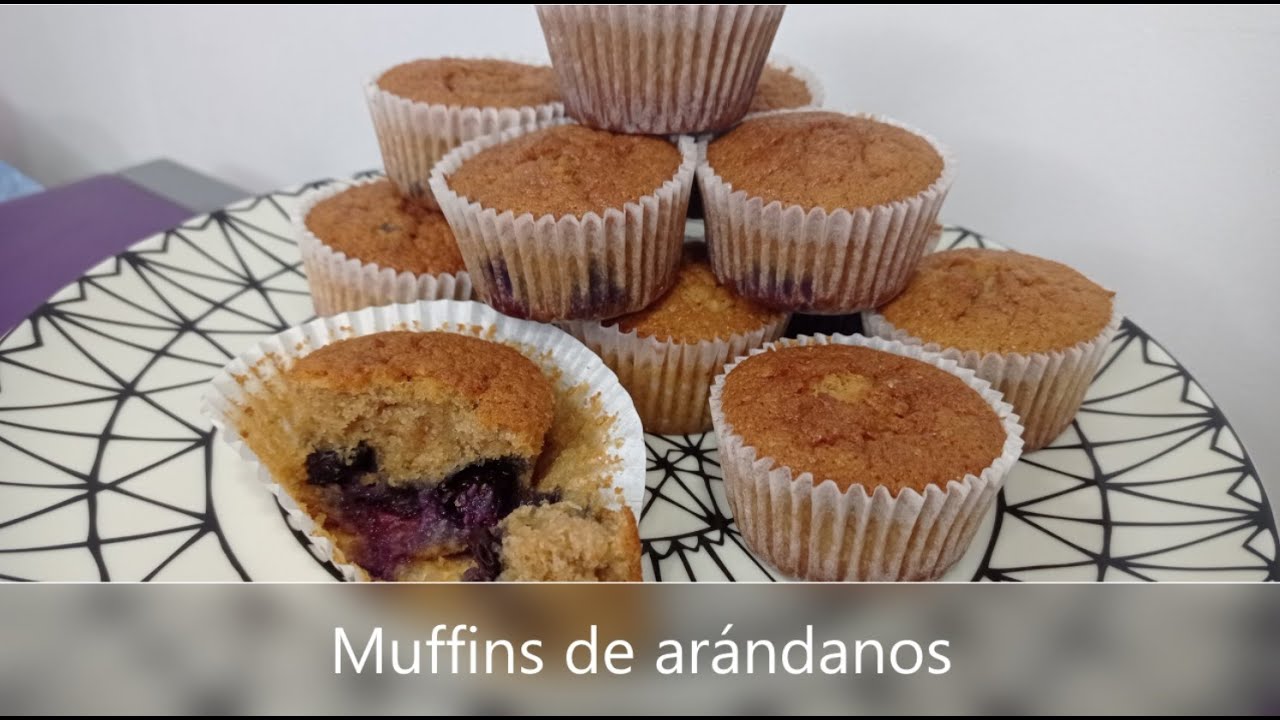 Magdalenas o muffins de arándanos 