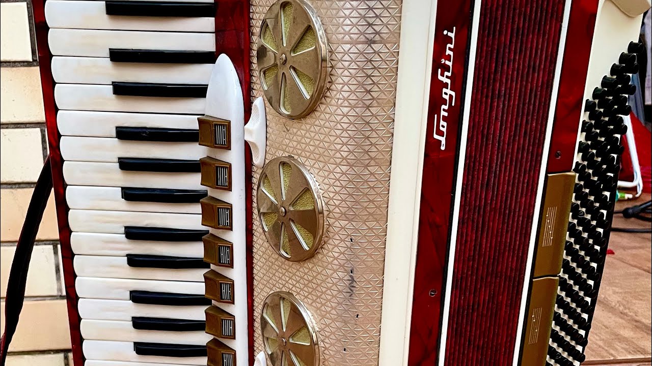(✈️✈️✈️Vendido) Acordeon Universal 120 baixos Série Especial Longuini