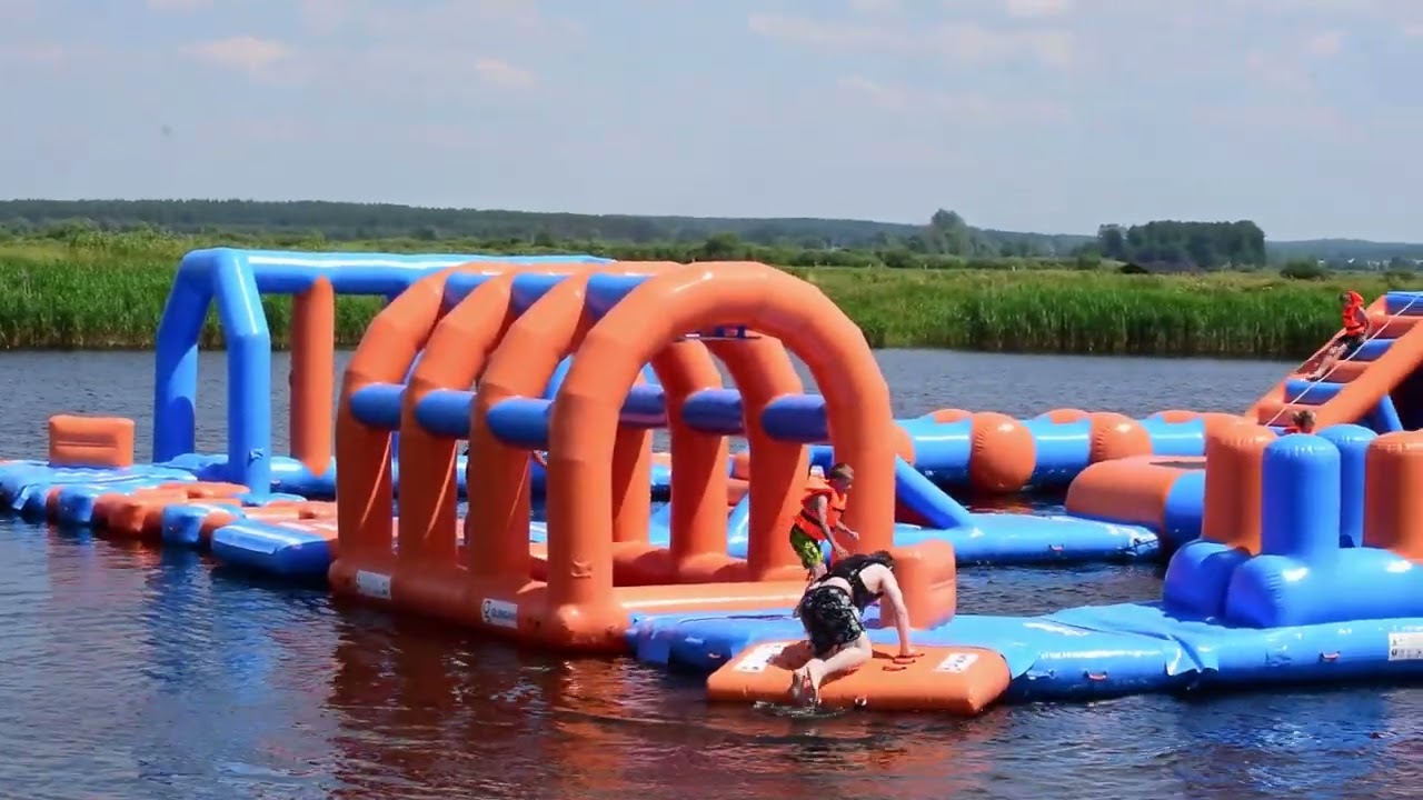 Karpowicze. Dmuchany park wodny już działa