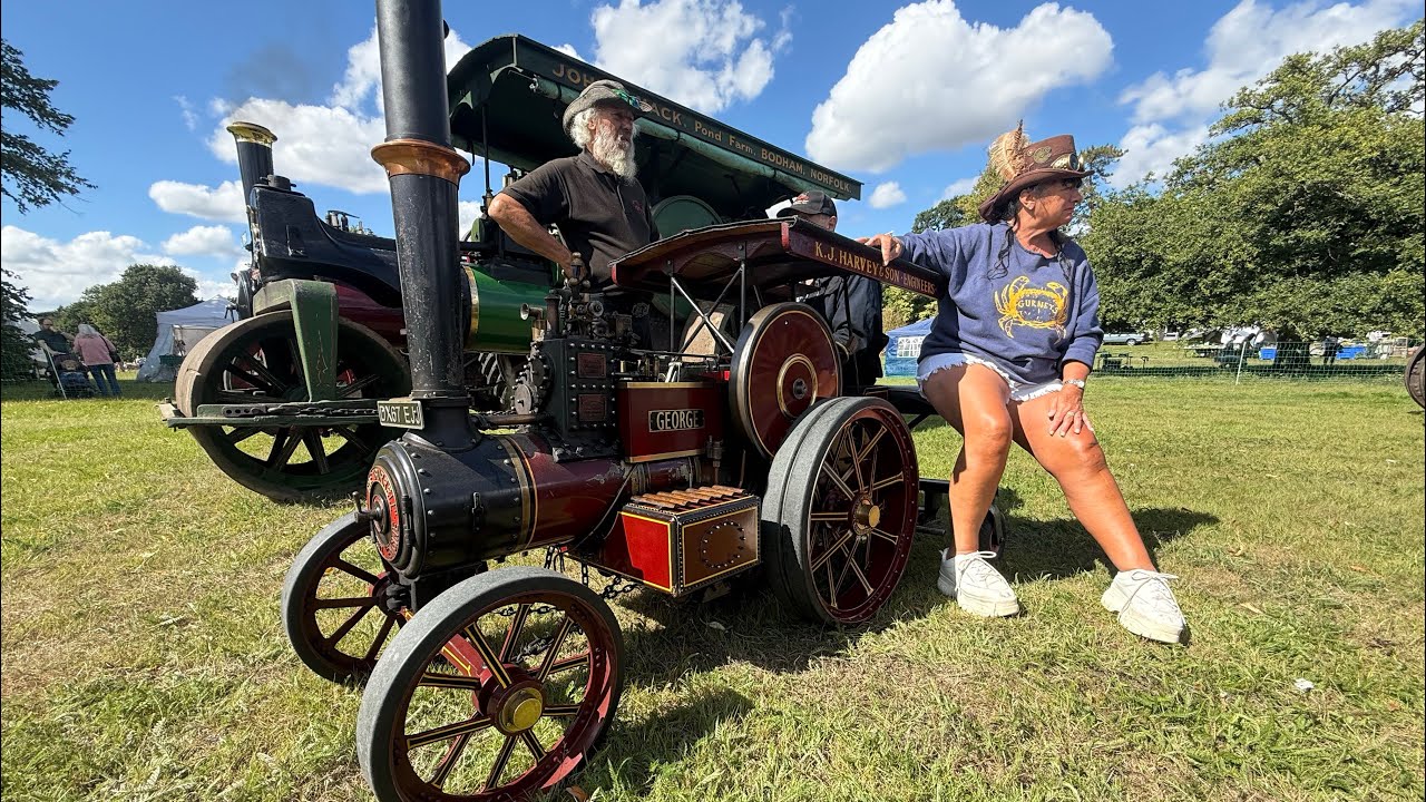 Strumpshaw traction engine road run!!