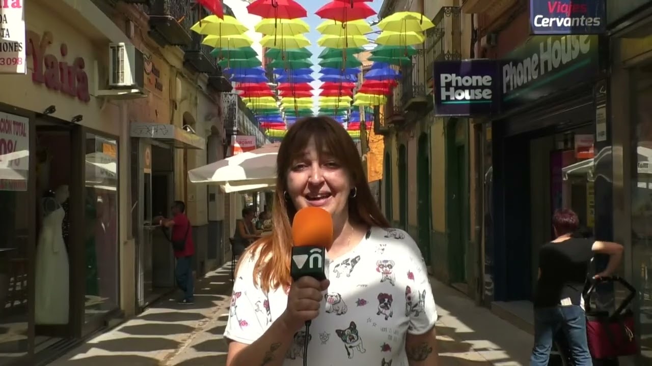 VALDEPEÑAS LUCE LOS YA TRADICIONALES PARAGUAS - NOTICIA INFORMATIVOS 01/07/2025
