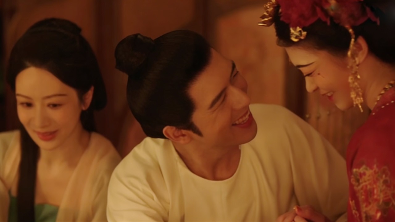 The jerk married two women in a day, only to find them fighting over who he sleeps with!