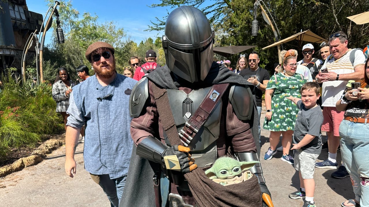 The Mandalorian and Grogu Arrive at Star Wars: Galaxy's Edge - Disney's Hollywood Studios