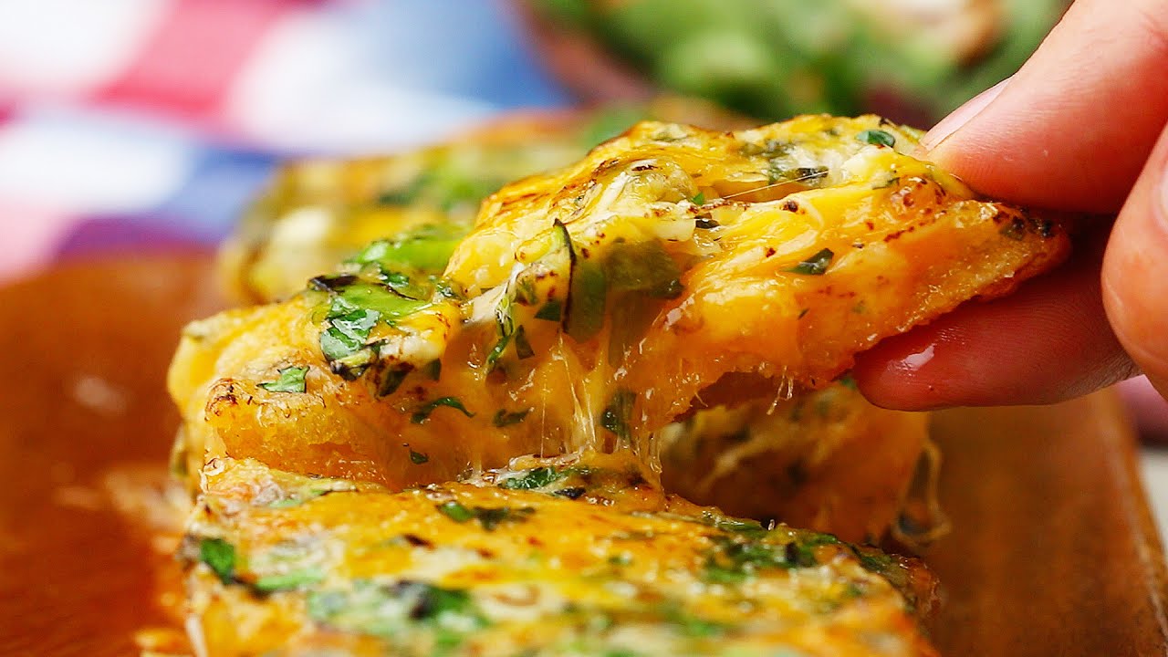 The Best Cheesy Garlic Bread Ever