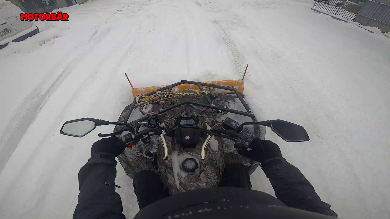 MOTORBÄR Check CF Moto - Schneeräumen leicht gemacht! Quad mit Schneepflug