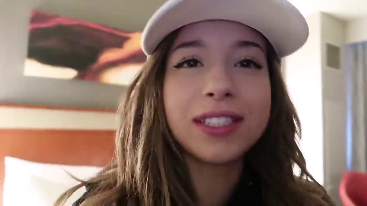 Pokimane! A FAN DID WHAT ! PRINCESS DAISY COSPLAY! TwitchCon Vlog!