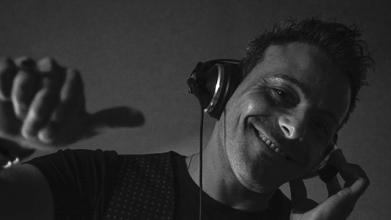 Buon Natale a Tutto il Mondo -              Beppe Swing (Christmas Version)