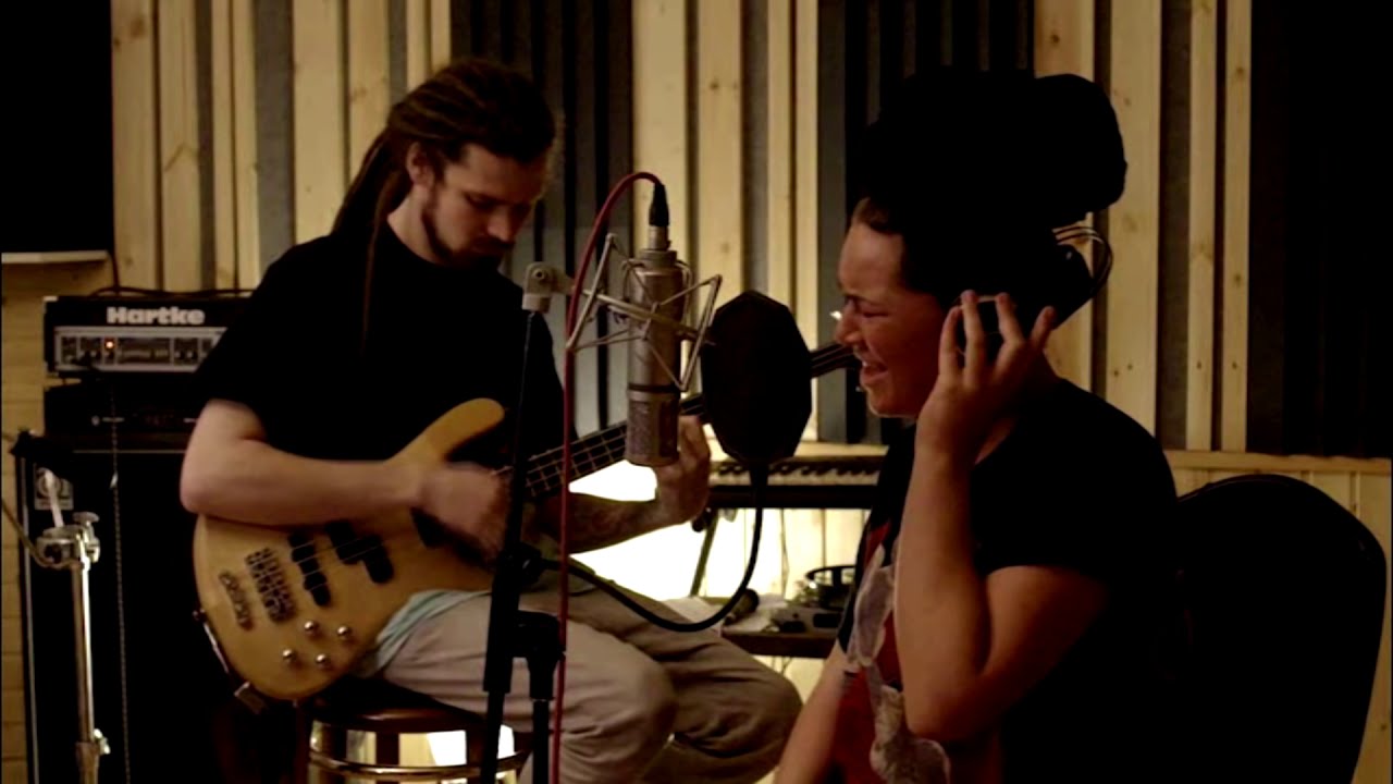 Pavel Vinogradov & Ririnka - Stay Free (Live at RZS Studio)