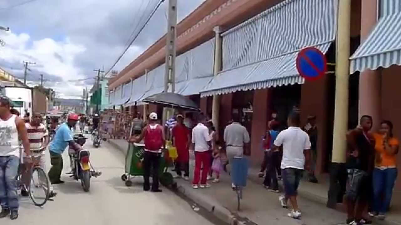 Guantanamo Cuba - Caminando en el Centro