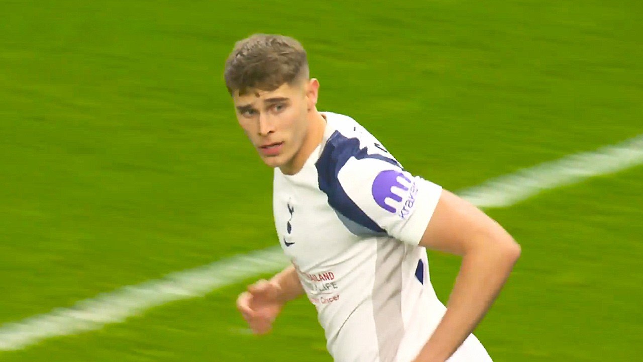 Micky van de Ven Is DEFENDING at LIGHT SPEED ⚡