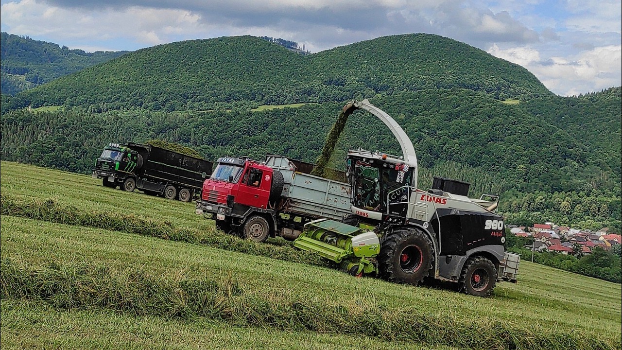 Сенаж травы на холмах с Claas Jaguar 980, 7x тракторов John Deere, Case IH и 3x Tatra