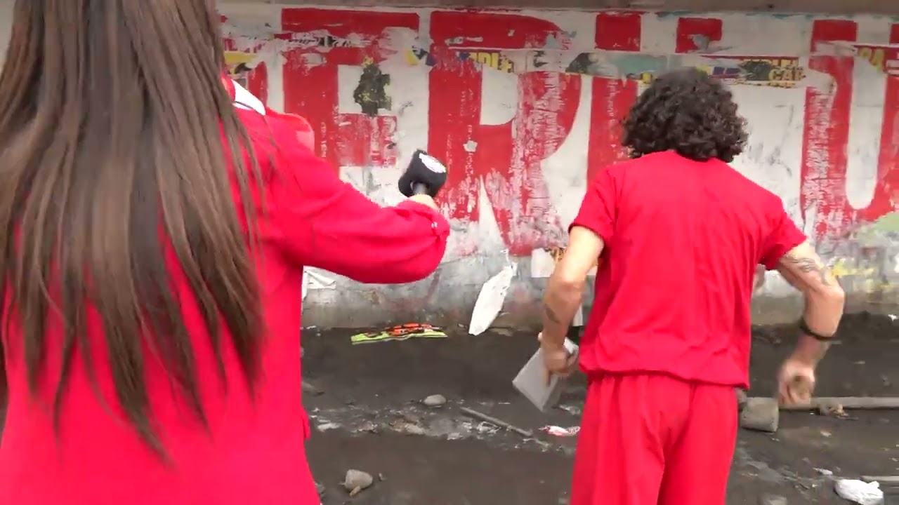 MEONES DE PUENTE NUEVO ! TIENEN 4 BAÑOS PÚBLICOS Y ORINAN EN LA VIA PÚBLICA