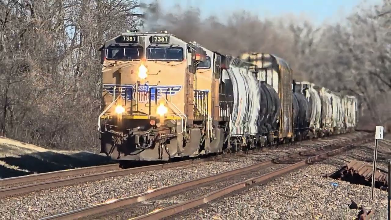 [4K] A GEVO duo leads a long UP manifest west! 