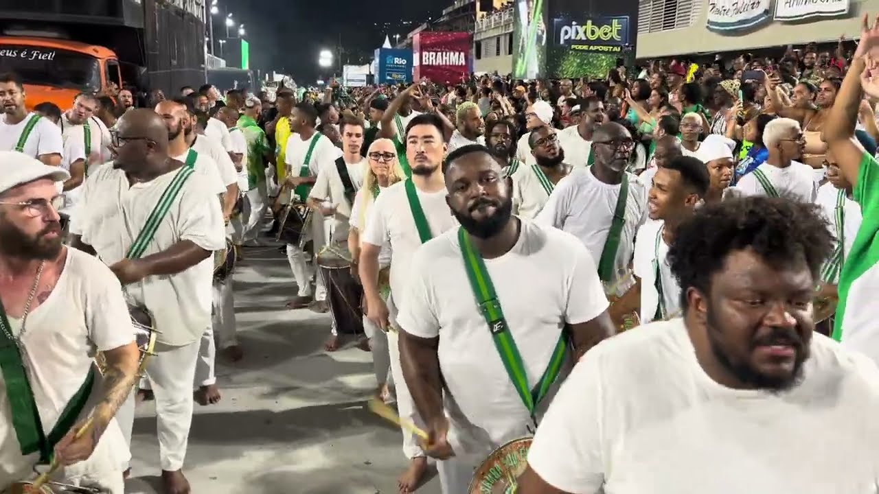 Bateria do Império Serrano no ensaio técnico para o carnaval 2024