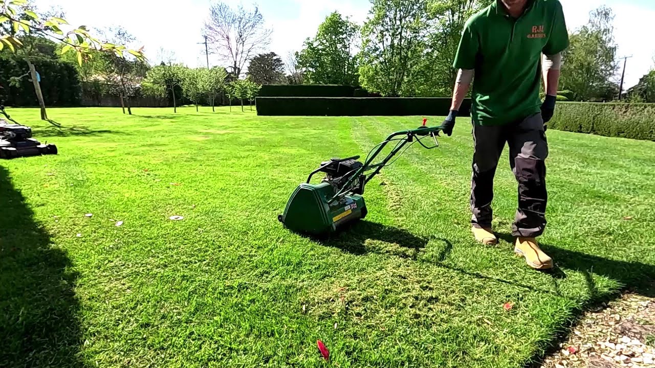 Lawn SCARIFYING in a Drought, LAWN CARE TIPS