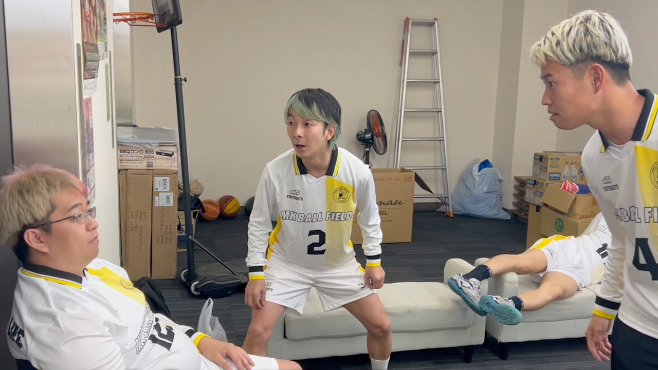 フットサル中に喧嘩が始まりました。