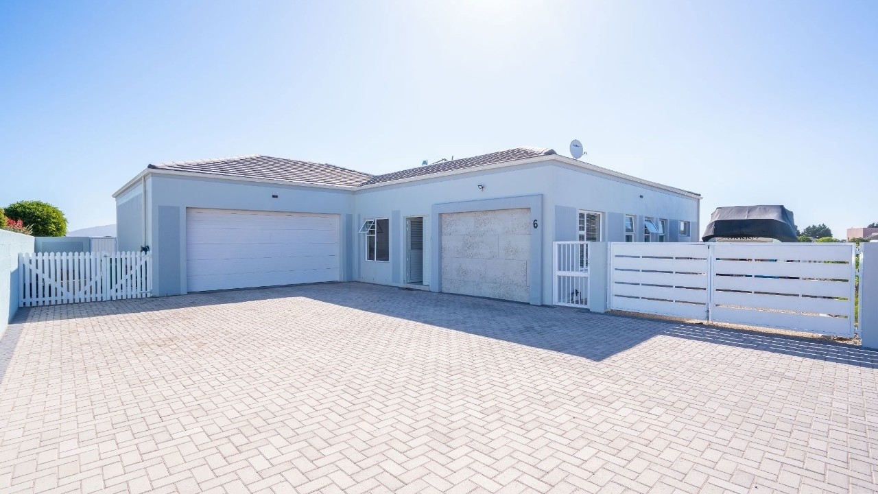 Country Club (Langebaan)|  3 bedroom apartment/house for sale | Pam Golding Properties