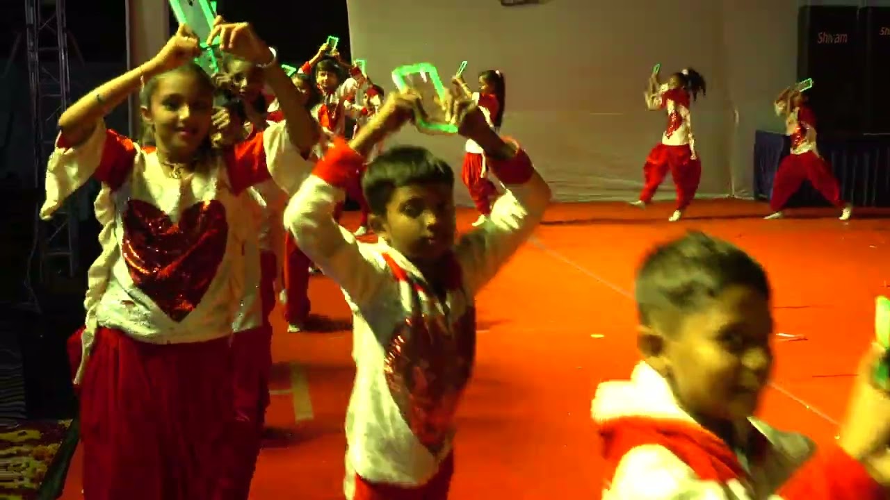 Mobile's side effect to students with retro bollywood songs - annual function performance 2025-26