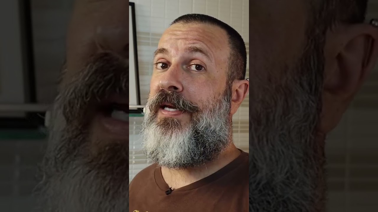 Fazendo a Linha do Pesco&ccedil;o na Barba