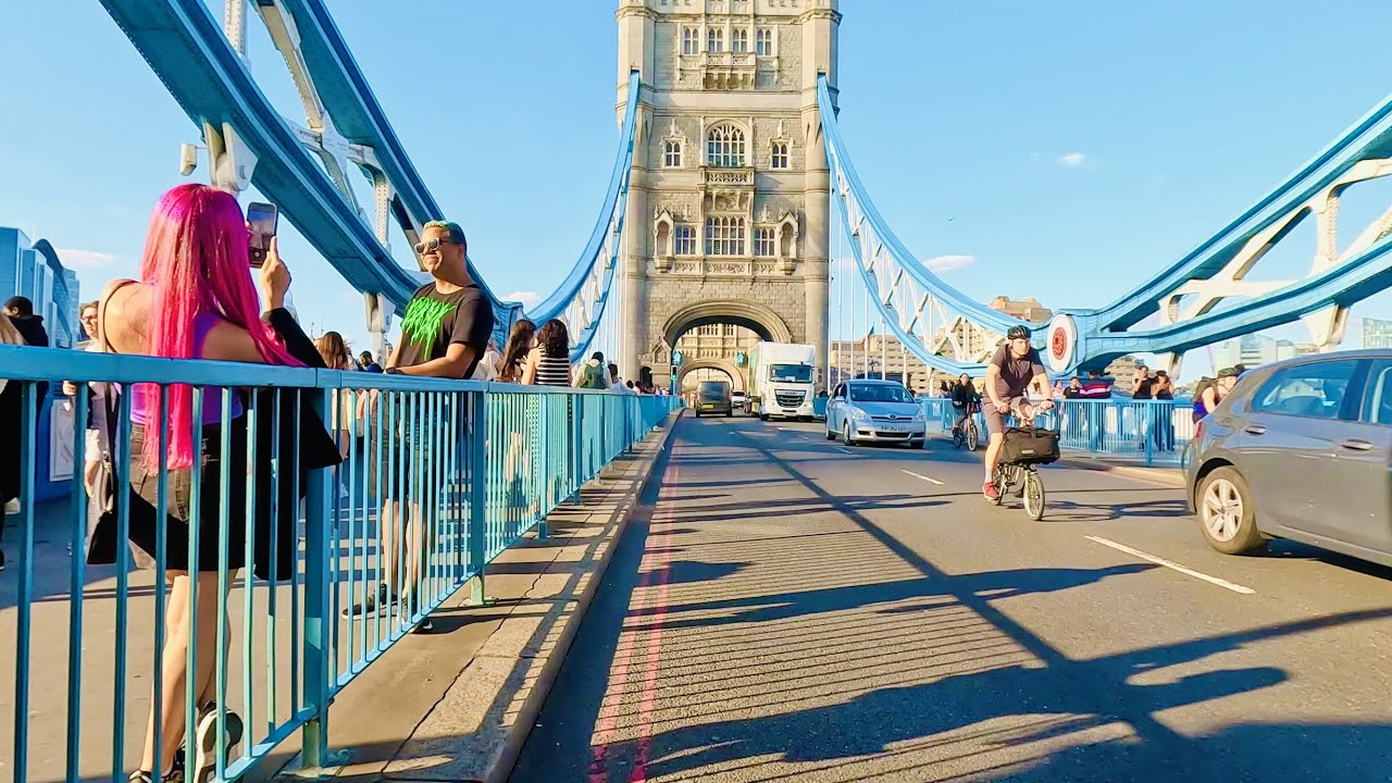 London :  A Cycle ride through London bridge,Tower bridge